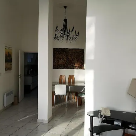 De 105m2, Balcon Sur Cours De La Republique アパート *